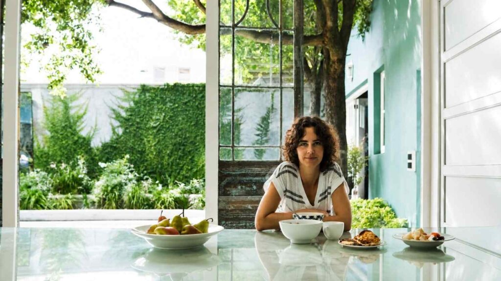 Person eating a healthy meal to help manage acid reflux symptoms naturally